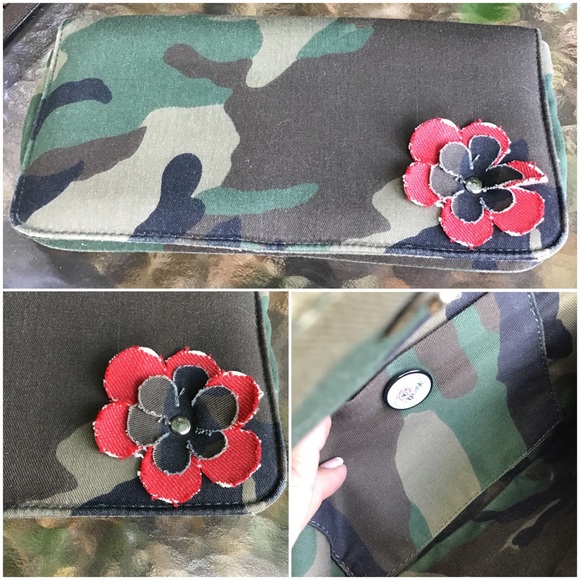 🎉3X HOST PICK🎉 Clutch - Picture 2 of 3